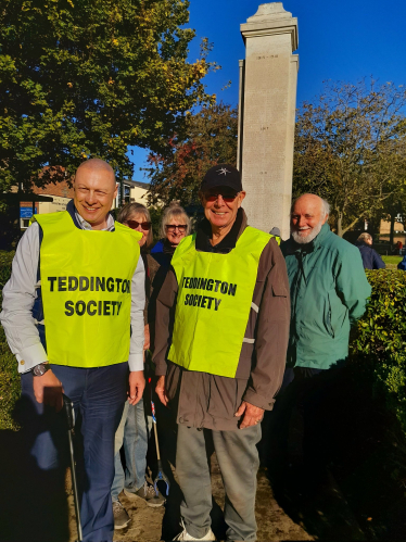 Jonathan Hulley Joins Teddington Society Litter Pick